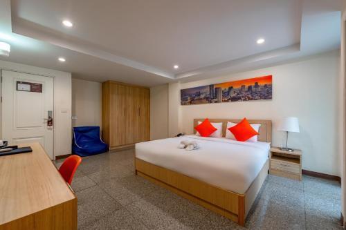 7 Days Premium Hotel at Icon Siam Station - Tap to explore photos