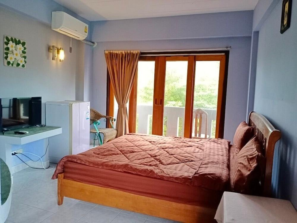 Pott Guesthouse Room Type - Standard Room with Air-con