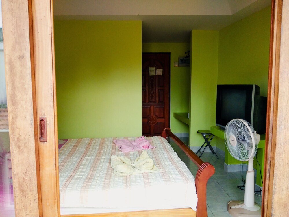 Pott Guesthouse - Tap to explore photos