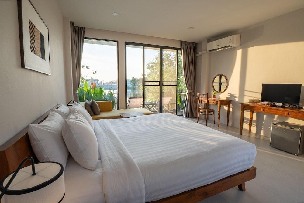 Ploen Pirom Room Type - Villa Lake View King Bed Ploen Pirom Room Type - Villa Lake View King Bed