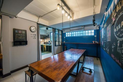 4Share Hostel - Adults Only - Tap to explore photos