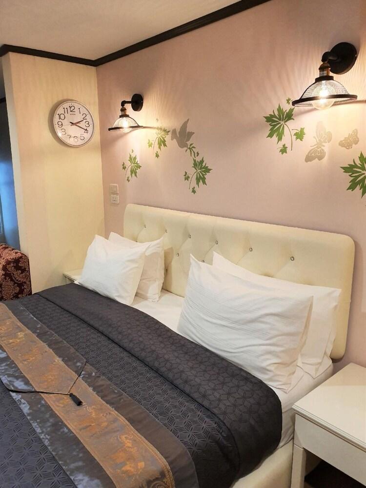Cana Boutique Hotel - Tap to explore photos