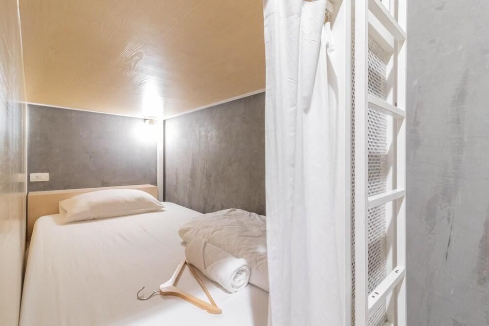 On the bed Hostel Room Type - Shared Dormitory, Mixed Dorm