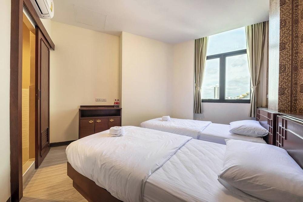 Scala Hostel Room Type - Twin Room, City View