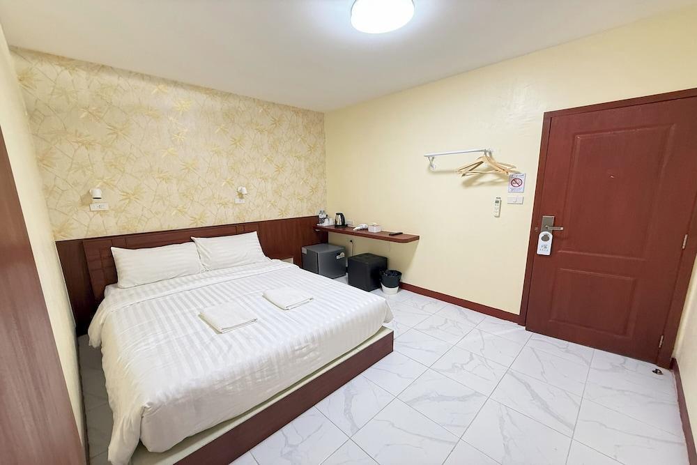 Scala Hostel Room Type - Superior Double Room, No Windows