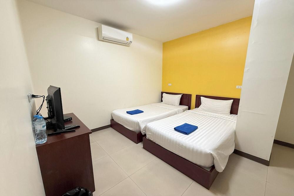 Scala Hostel Room Type - Twin Room, No Windows