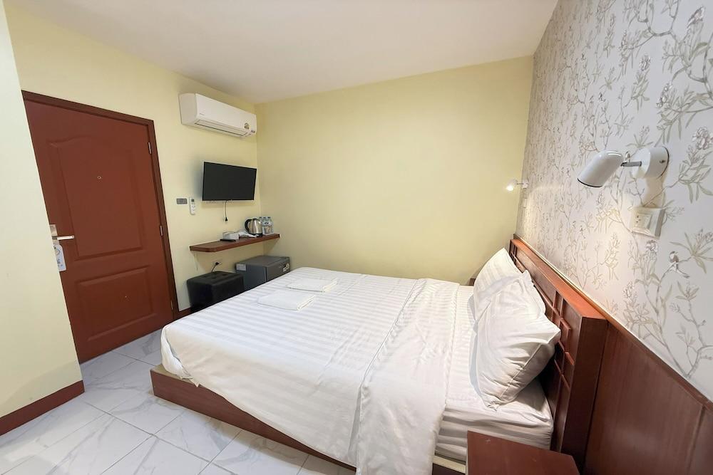 Scala Hostel Room Type - Superior Triple Room, No Windows Scala Hostel Room Type - Superior Triple Room, No Windows