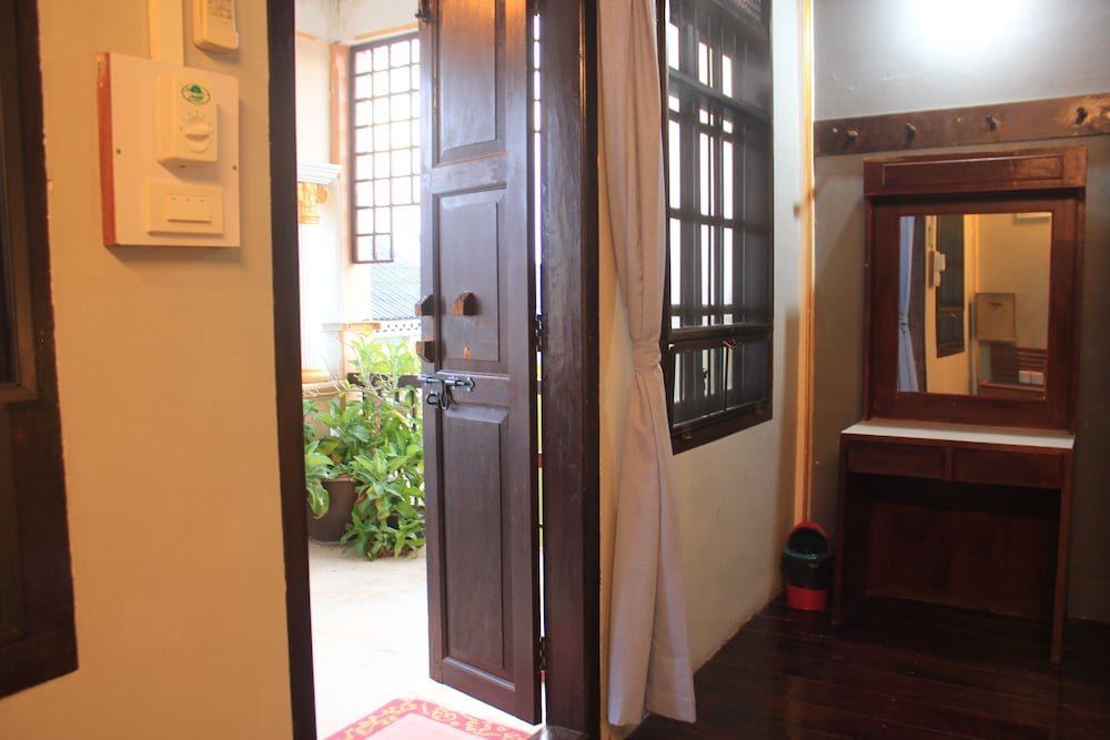 Thalang Guesthouse - Tap to explore photos
