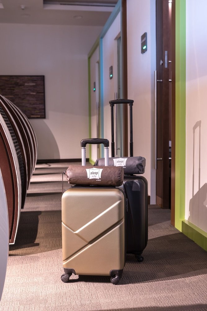 Sleep 'n fly Sleep Lounge, A-Gates Terminal 3 - TRANSIT ONLY - Tap to explore photos