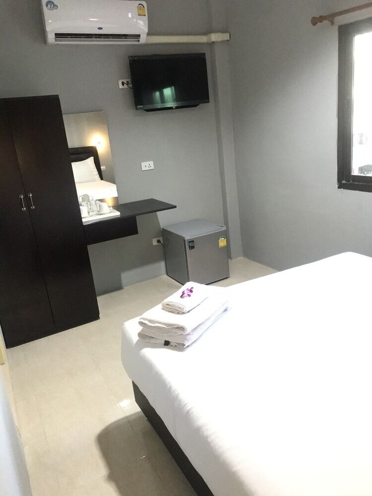 Harry's Residence Room Type - Deluxe Double Room