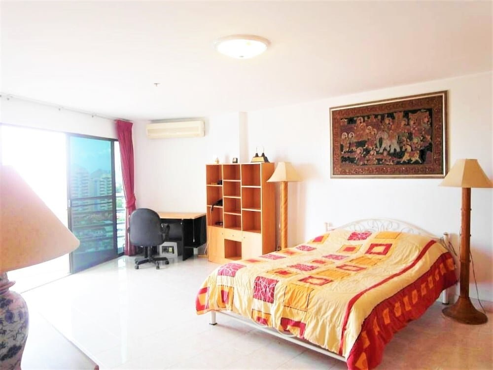 Sea View 1 bed Apartment - Tap to explore photos