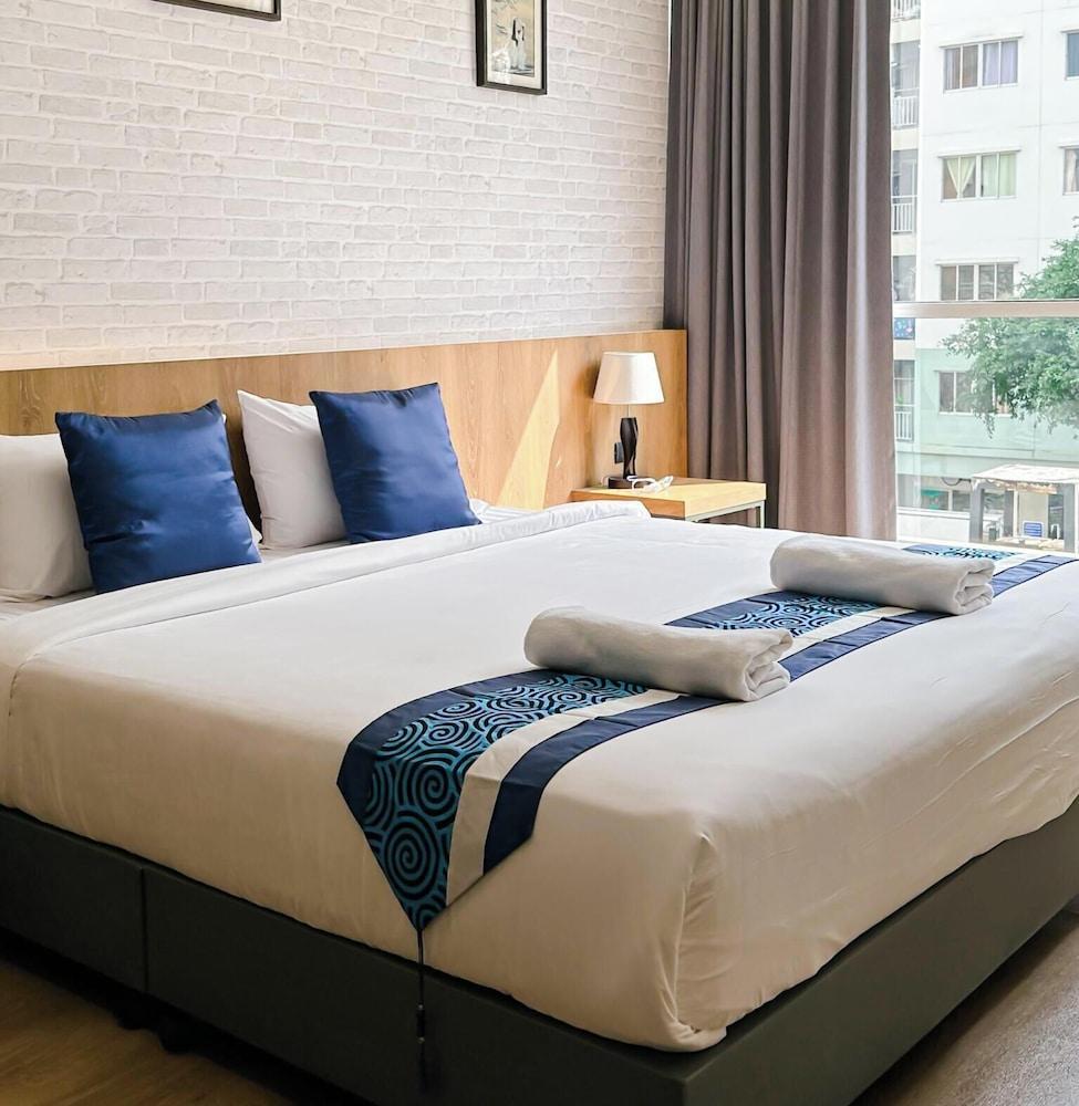 B Stay Hotel Room Type - Junior Double Room