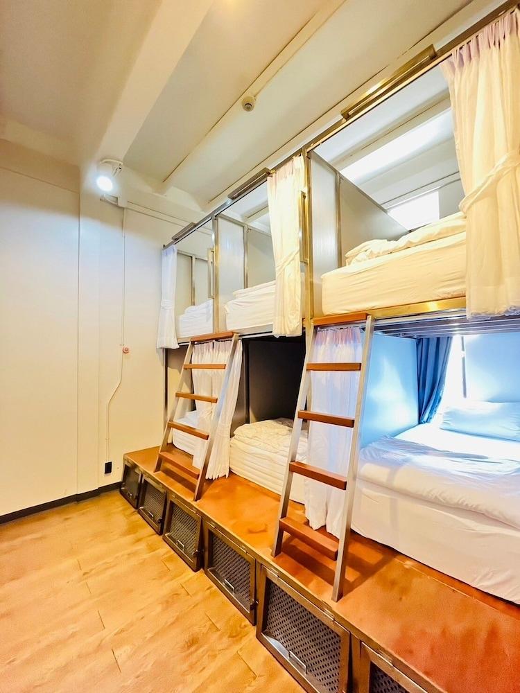 REST IS MORE Hostel Room Type - 6-Bed Mixed Dormitory Room