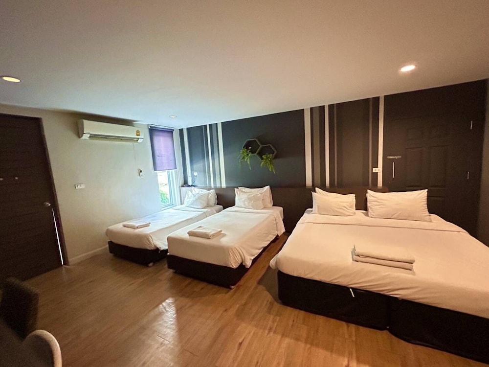 Paragon Inn Room Type - Quadruple Room, 1 Bedroom