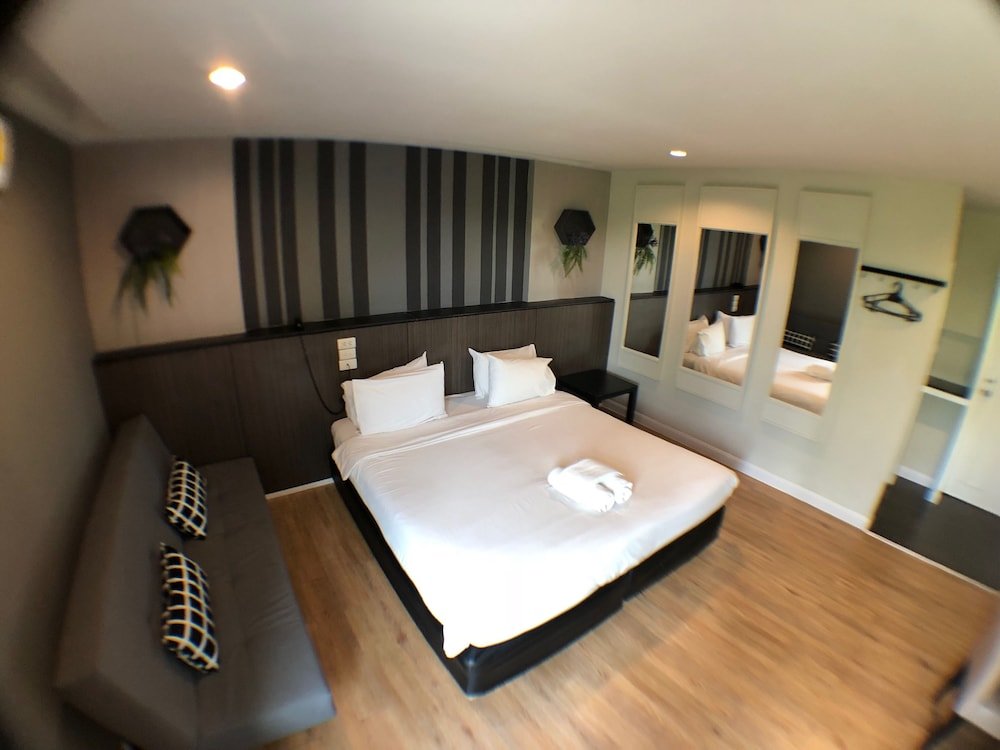 Paragon Inn Room Type - Standard King Room