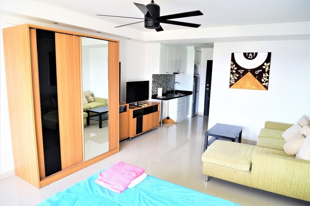 Central Pattaya Plaza Condotel - Tap to explore photos