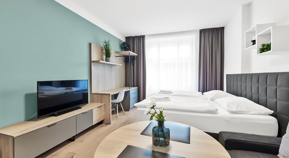 Honest SMICHOV Room Type - Superior Studio