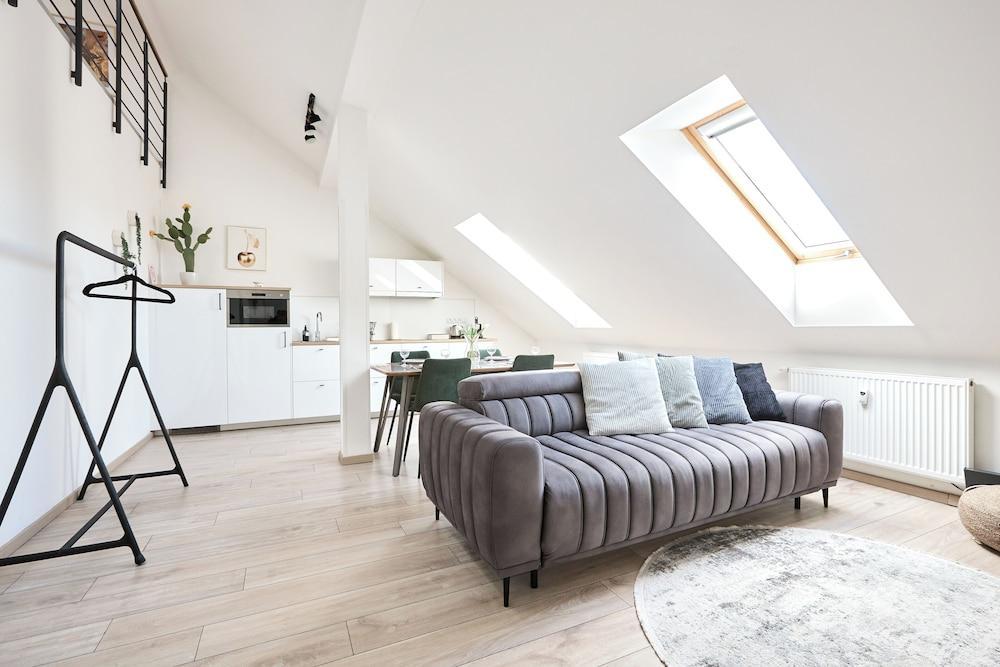 Honest SMICHOV Room Type - Loft Apartment Honest SMICHOV Room Type - Loft Apartment