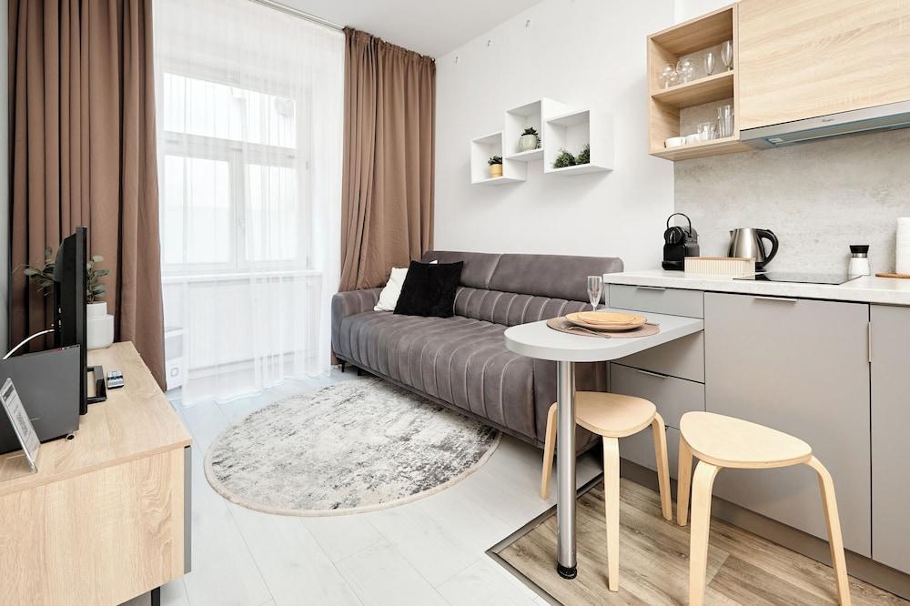 Honest SMICHOV Room Type - Junior Apartment
