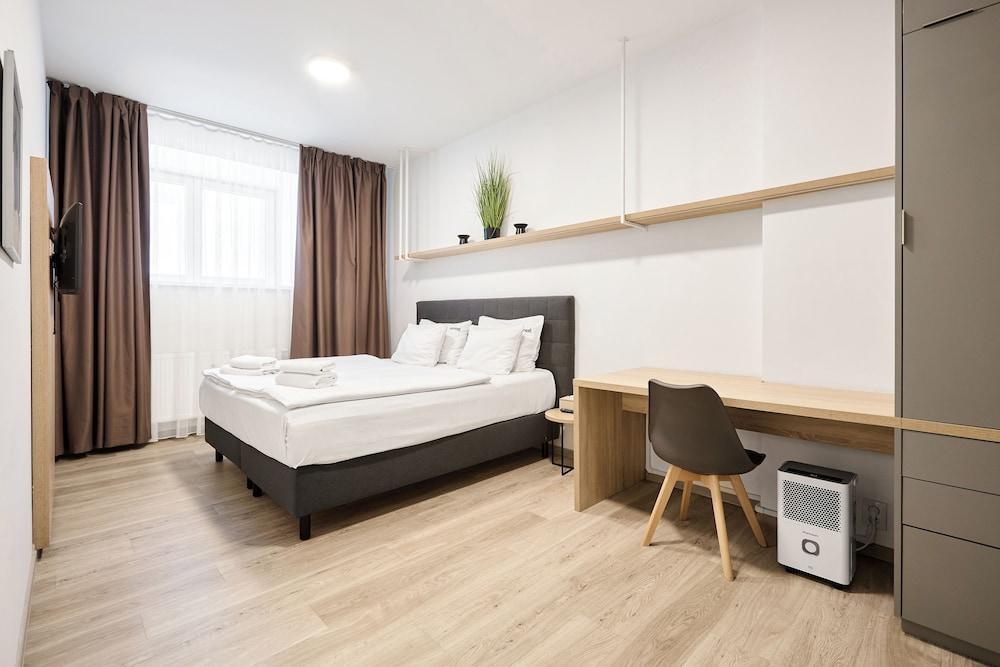 Honest SMICHOV Room Type - Apartment, Ground Floor Honest SMICHOV Room Type - Apartment, Ground Floor