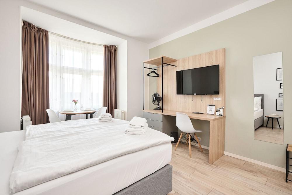 Honest SMICHOV Room Type - Comfort Studio