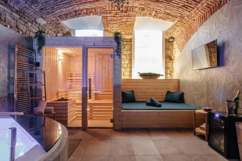 Wellness Rooms Central Room Type - Studio with Spa Bath