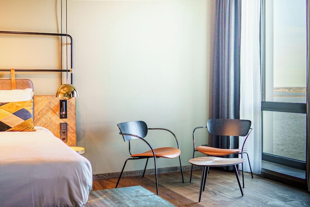 Four Elements Hotel Amsterdam - Tap to explore photos