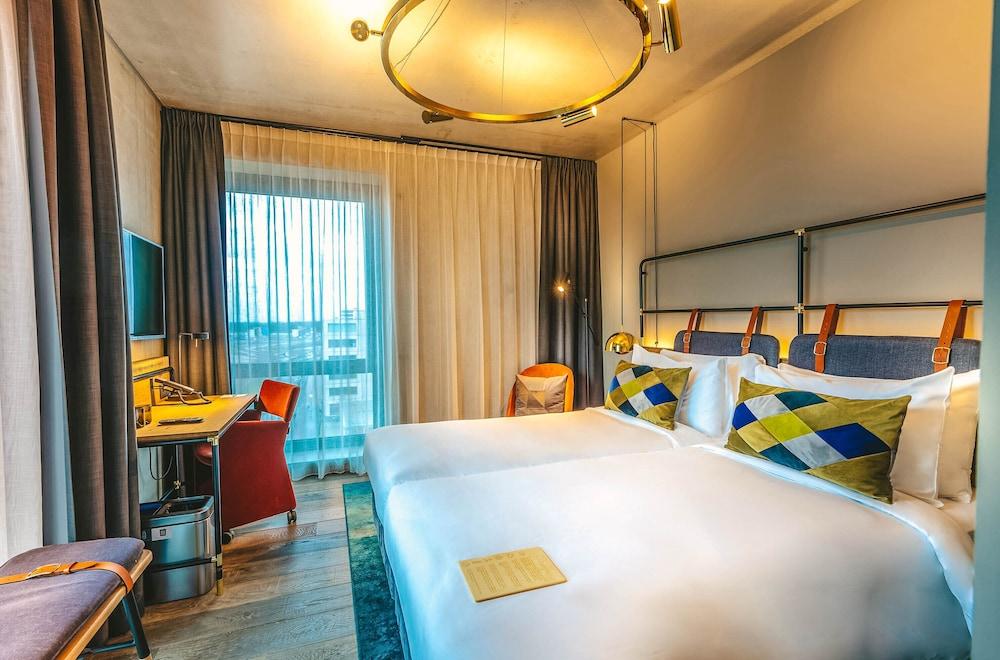 Four Elements Hotel Amsterdam Room Type - Comfort Twin Room, 2 Twin Beds