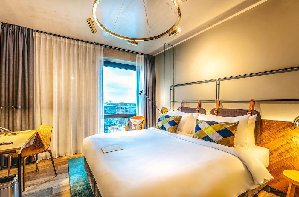 Four Elements Hotel Amsterdam Room Type - Superior Double Room, 1 Queen Bed
