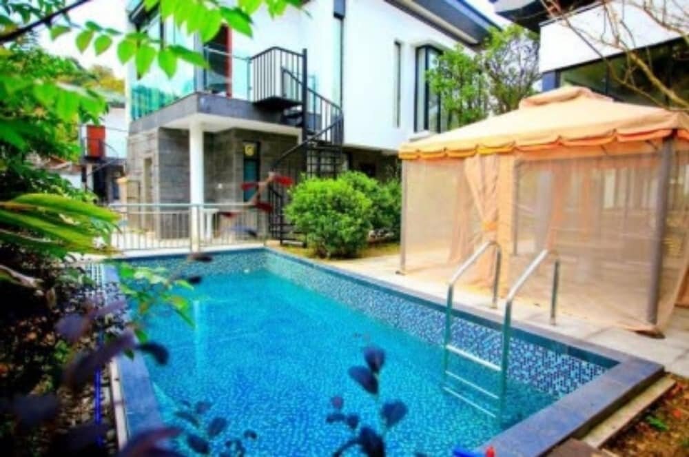 Moon River Villa No 4 - Tap to explore photos