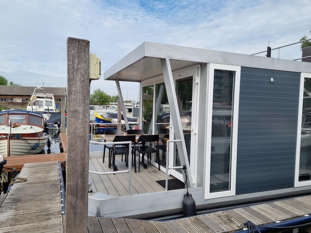 Houseboat Havana