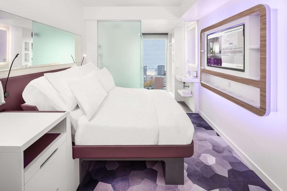 YOTEL Amsterdam Room Type - Premium Queen High Floor