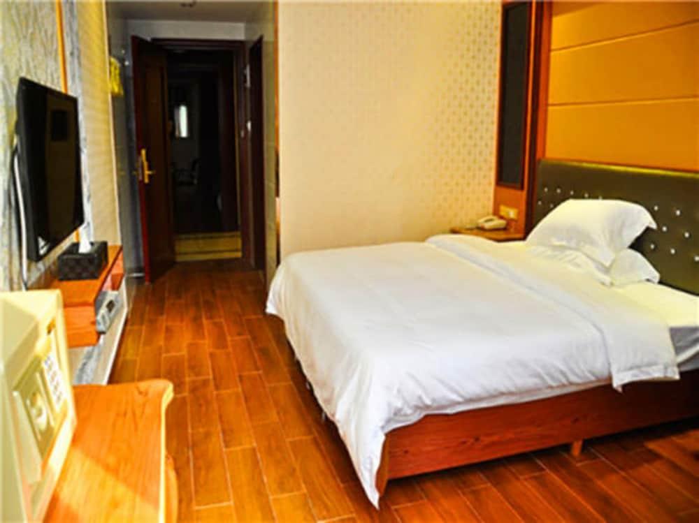 Yimi Hotel Xichang Metro Station Branch - Tap to explore photos