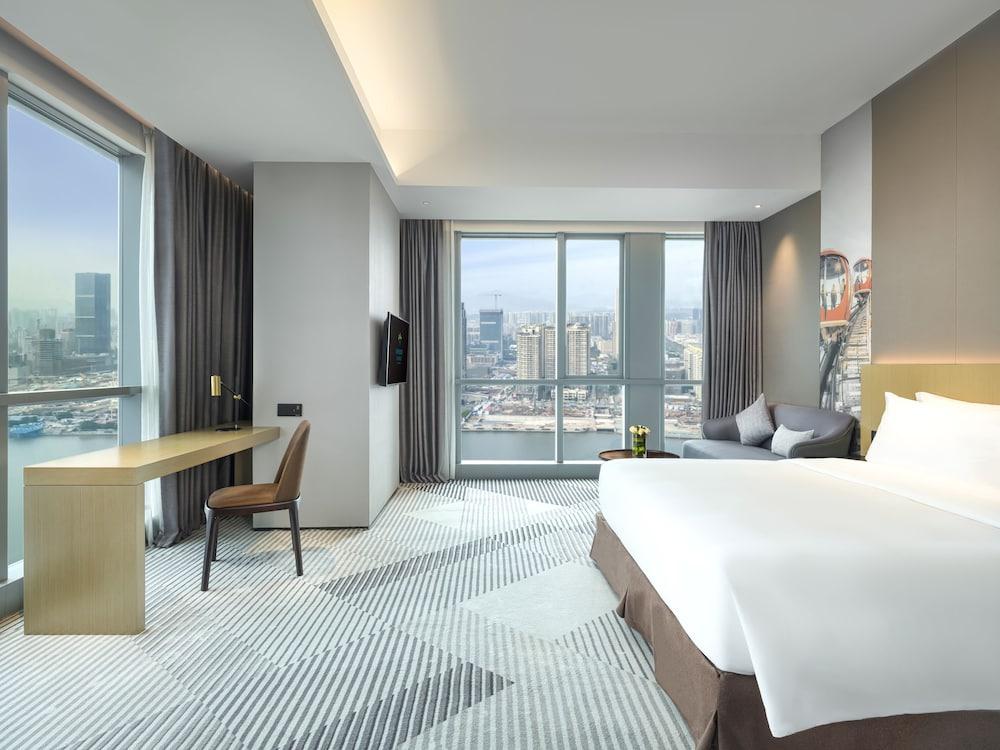 La Yarda Hotel Guangzhou - Free Shuttle Bus Available during Canton Fair Period Room Type - Deluxe King Bed Room with River View La Yarda Hotel Guangzhou - Free Shuttle Bus Available during Canton Fair Period Room Type - Deluxe King Bed Room with River View
