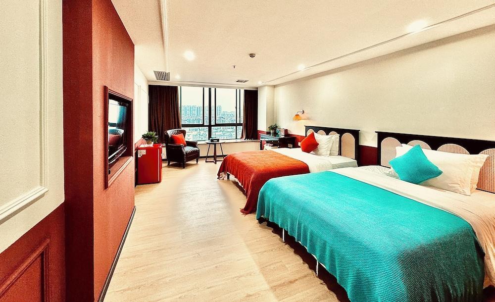 Carnation Business Hotel Room Type - Deluxe Double or Twin Room