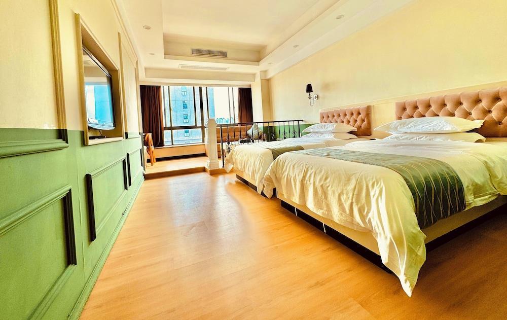 Carnation Business Hotel Room Type - Double Room, City View