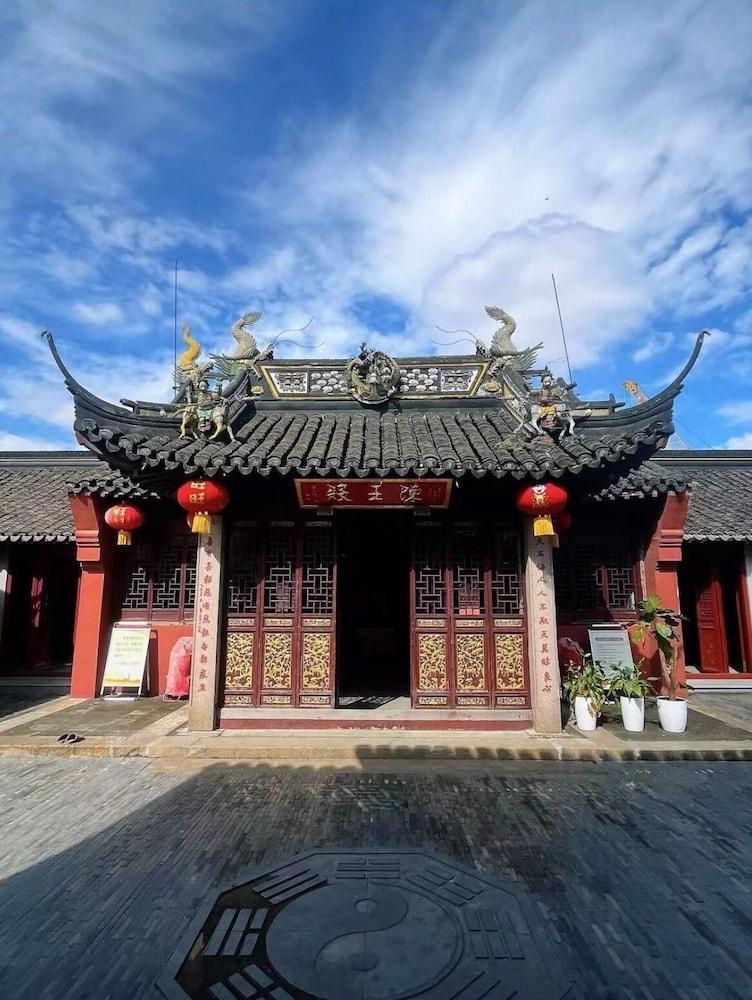 Regal Jinfeng Hotel - Tap to explore photos