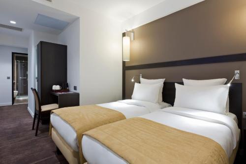Simon's Boutique Hotel - Tap to explore photos