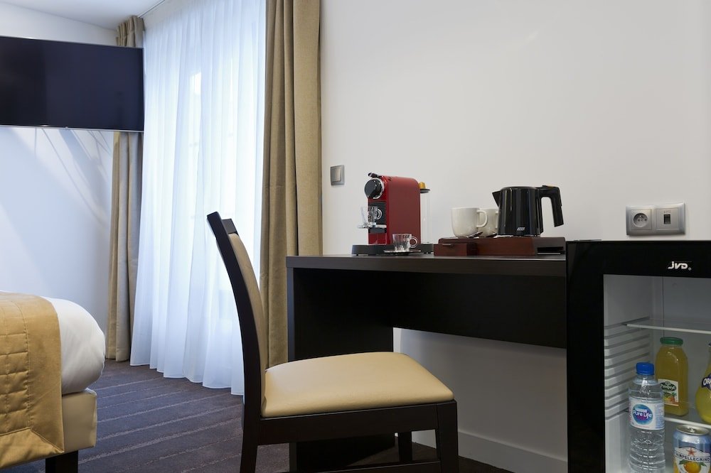 Simon's Boutique Hotel - Tap to explore photos