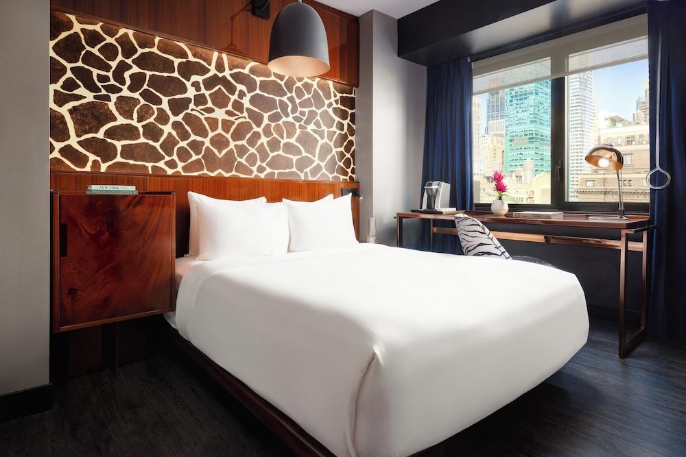 Hotel Hendricks Room Type - Deluxe Room, 1 Queen Bed, Mobility Accessible