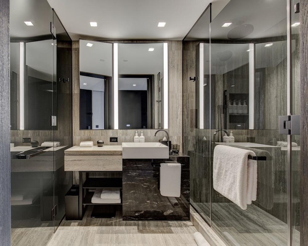 Equinox Hotel New York Room Type - Deluxe Room, City View, 2 Double Beds