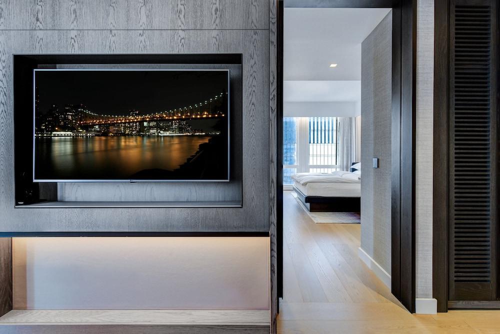 Equinox Hotel New York Room Type - Deluxe Suite, 1 Bedroom, Corner (Skyline View) Equinox Hotel New York Room Type - Deluxe Suite, 1 Bedroom, Corner (Skyline View)