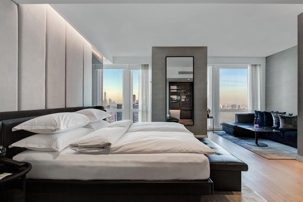 Equinox Hotel New York Room Type - Premier Room, 1 King Bed (Skyline View)