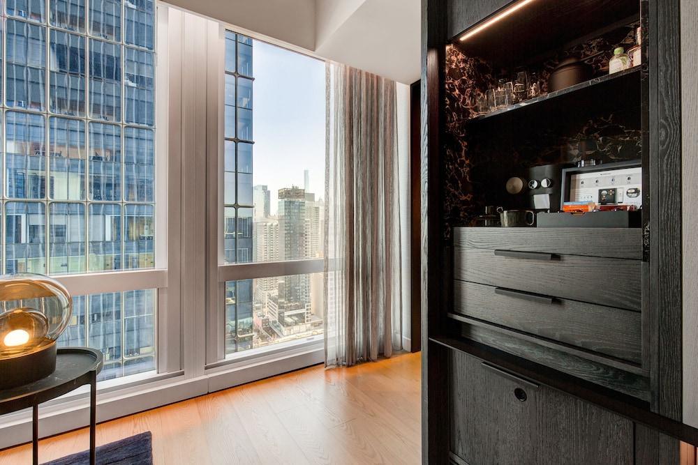 Equinox Hotel New York Room Type - Deluxe Suite, 1 Bedroom, River View, Corner (1 King) Equinox Hotel New York Room Type - Deluxe Suite, 1 Bedroom, River View, Corner (1 King)