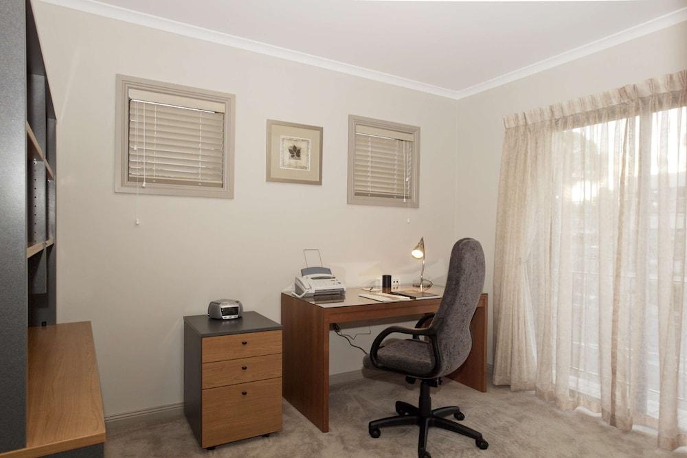 Ringwood Royale Room Type - Executive One Bedroom Apartment with Office