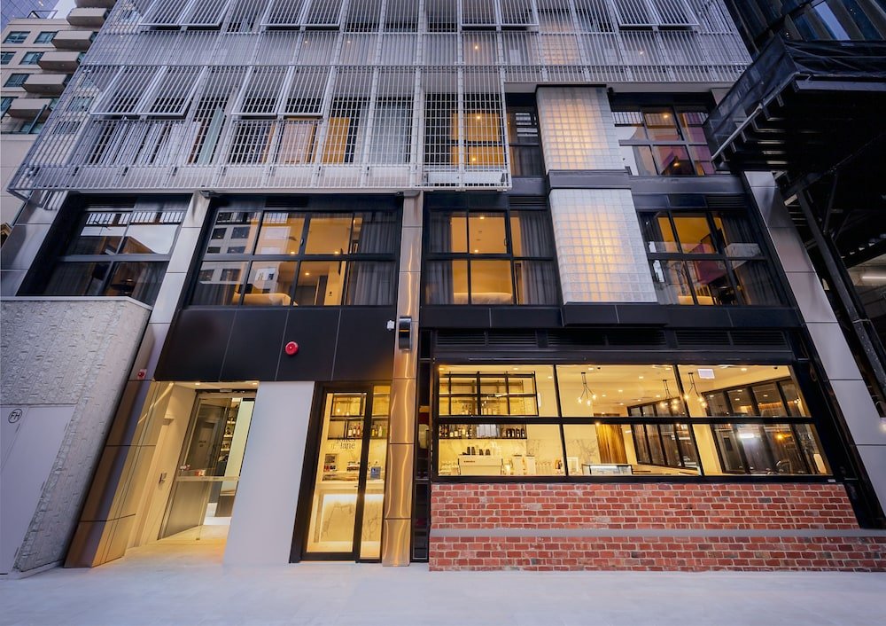 Brady Hotels Jones Lane - Tap to explore photos