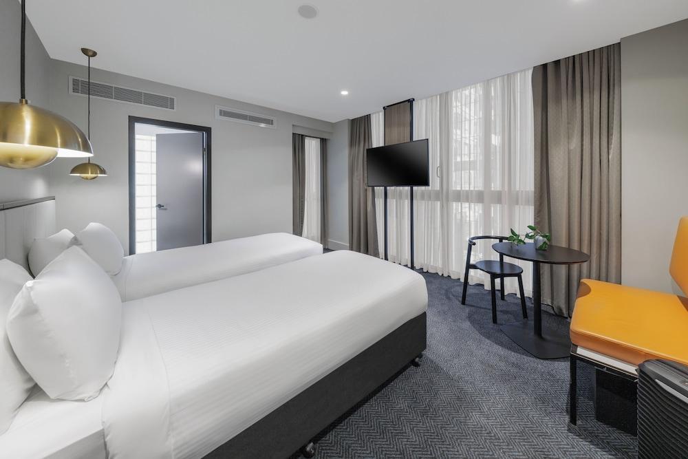 Brady Hotels Jones Lane - Tap to explore photos