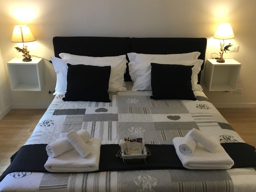 Le Fate Suites Room Type - Double Room, Ensuite, City View