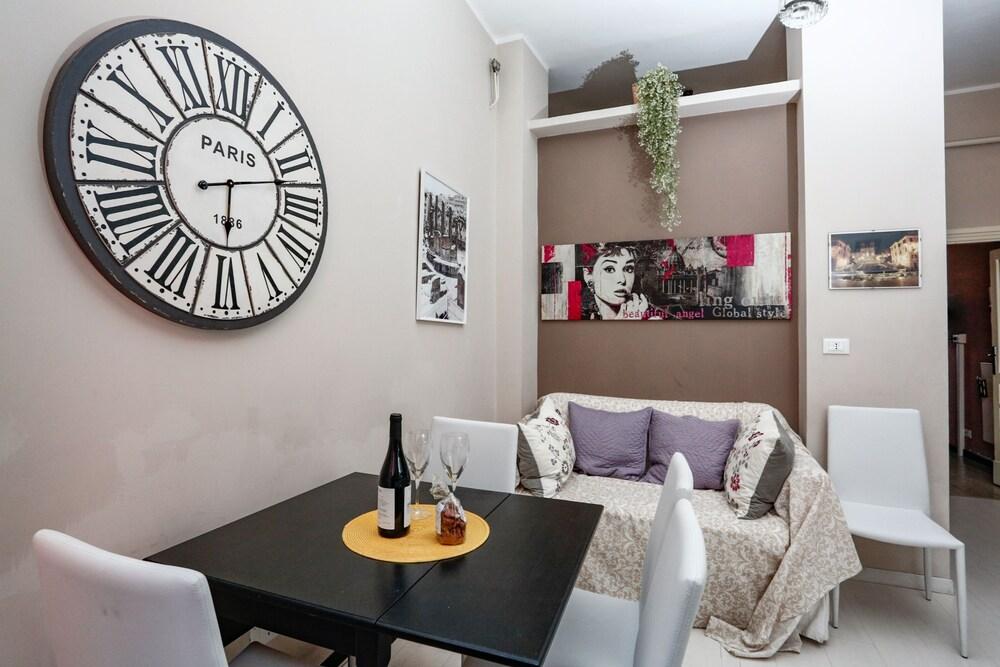 American Uni 2Br Lovely Apt - Tap to explore photos