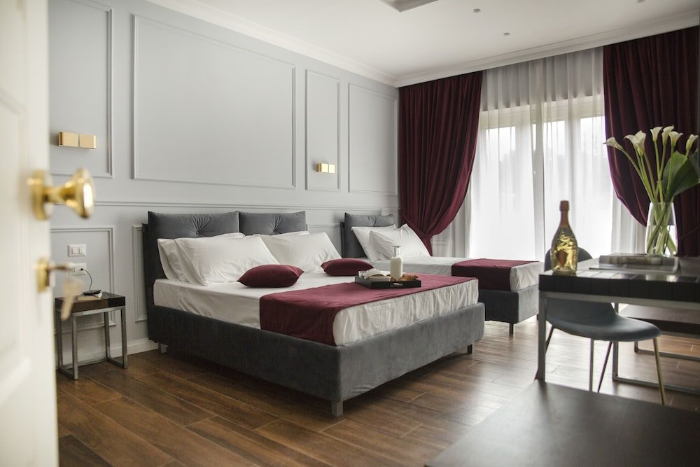 Unicum Roma Suites Room Type - Deluxe Triple Room, Balcony